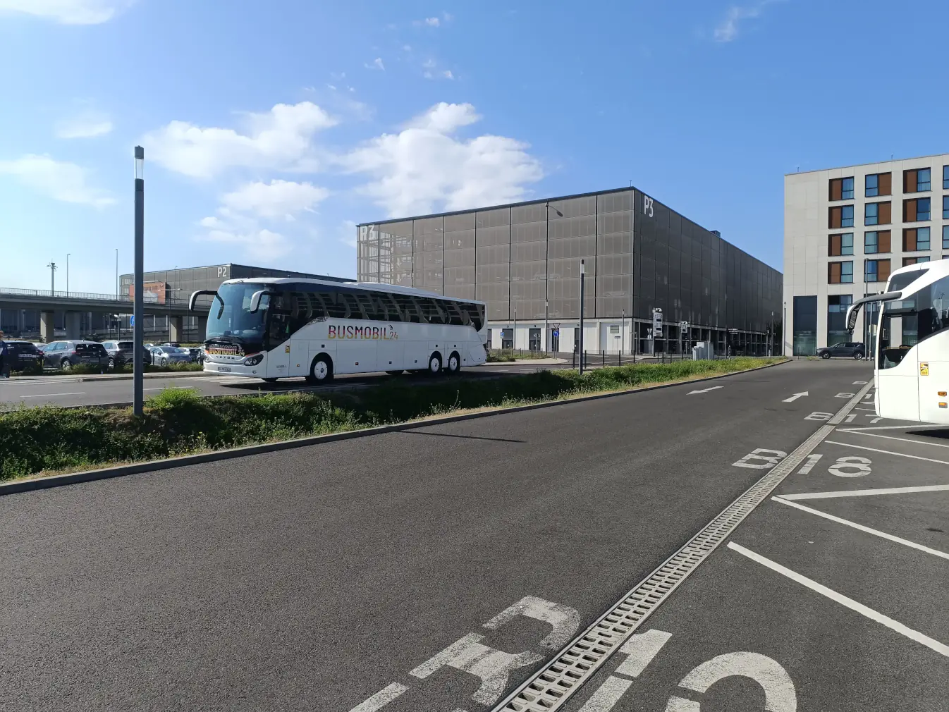 Busmobil24_Bus_auf_der_Stra_e_unterwegs